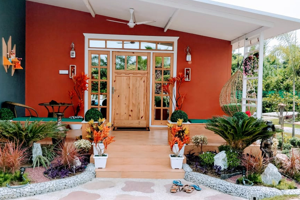 farmhouse in noida with pool